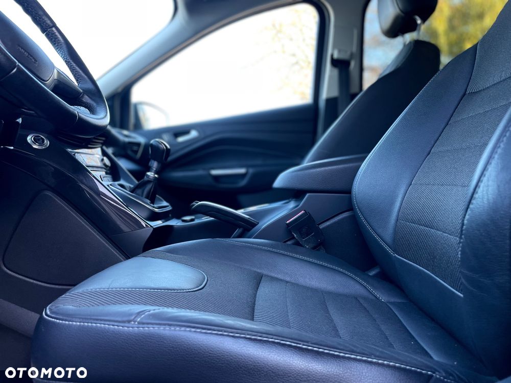 Ford Kuga 2.0 TDCi 2x4 Titanium - 10