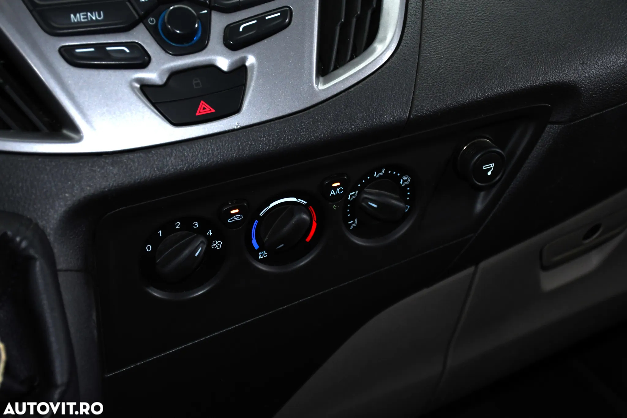 Ford Tourneo Custom - 19