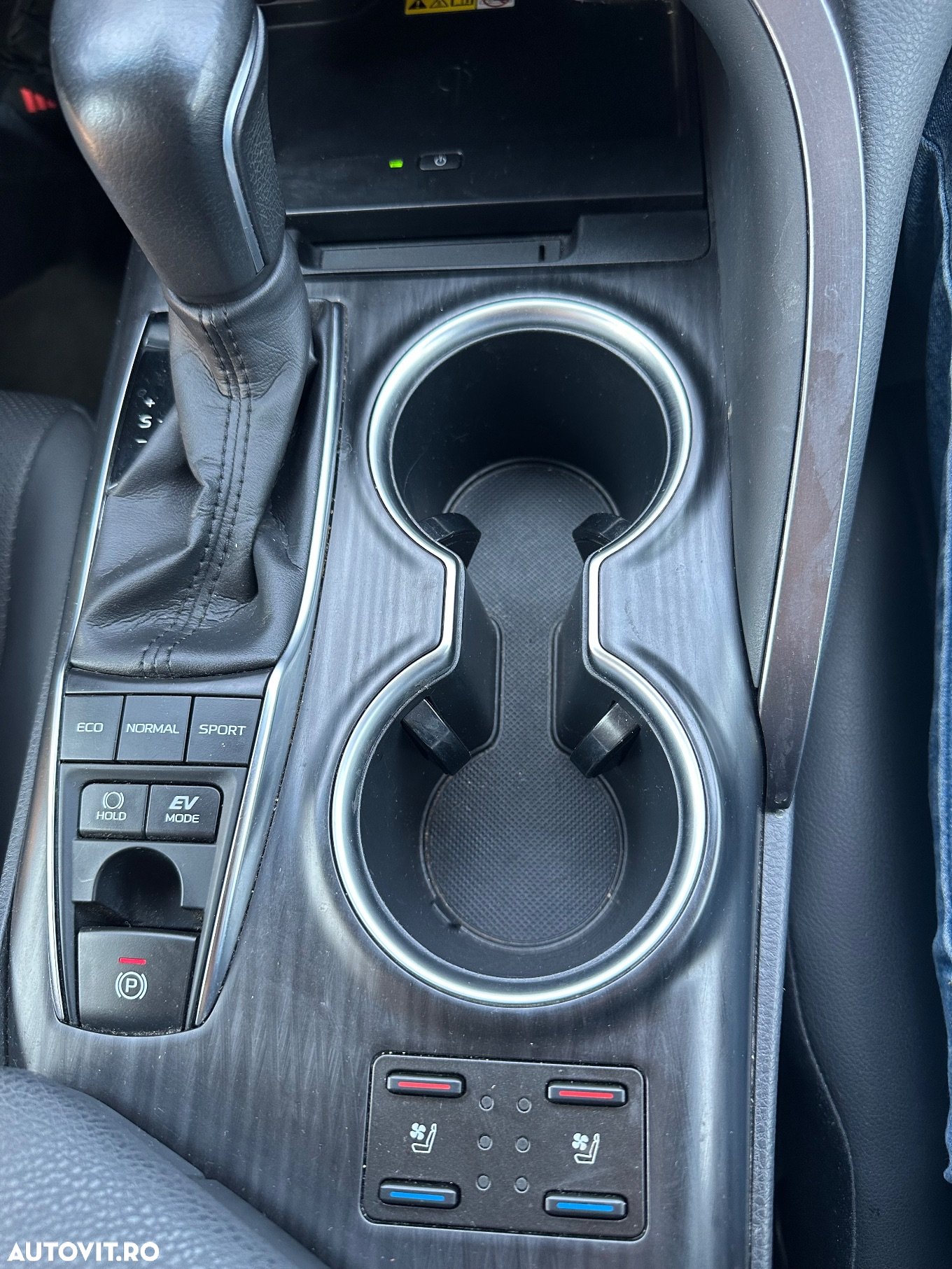 Toyota Camry 2.5 Hybrid Exclusive - 12
