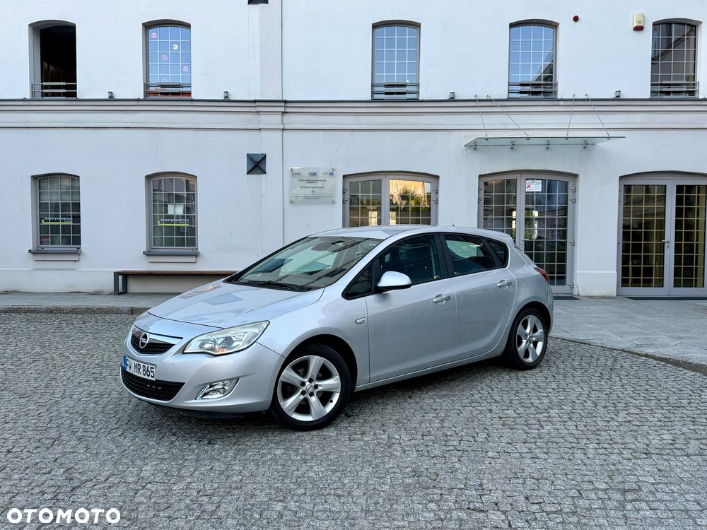 Opel Astra 1.6 Innovation - 1