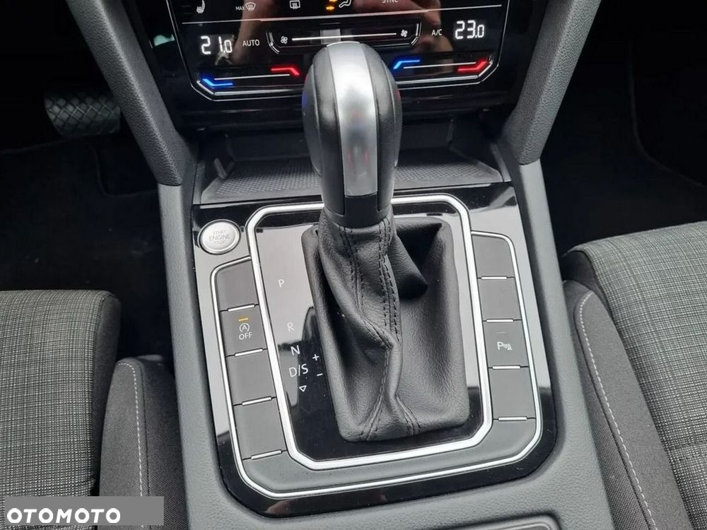 Volkswagen Passat - 29