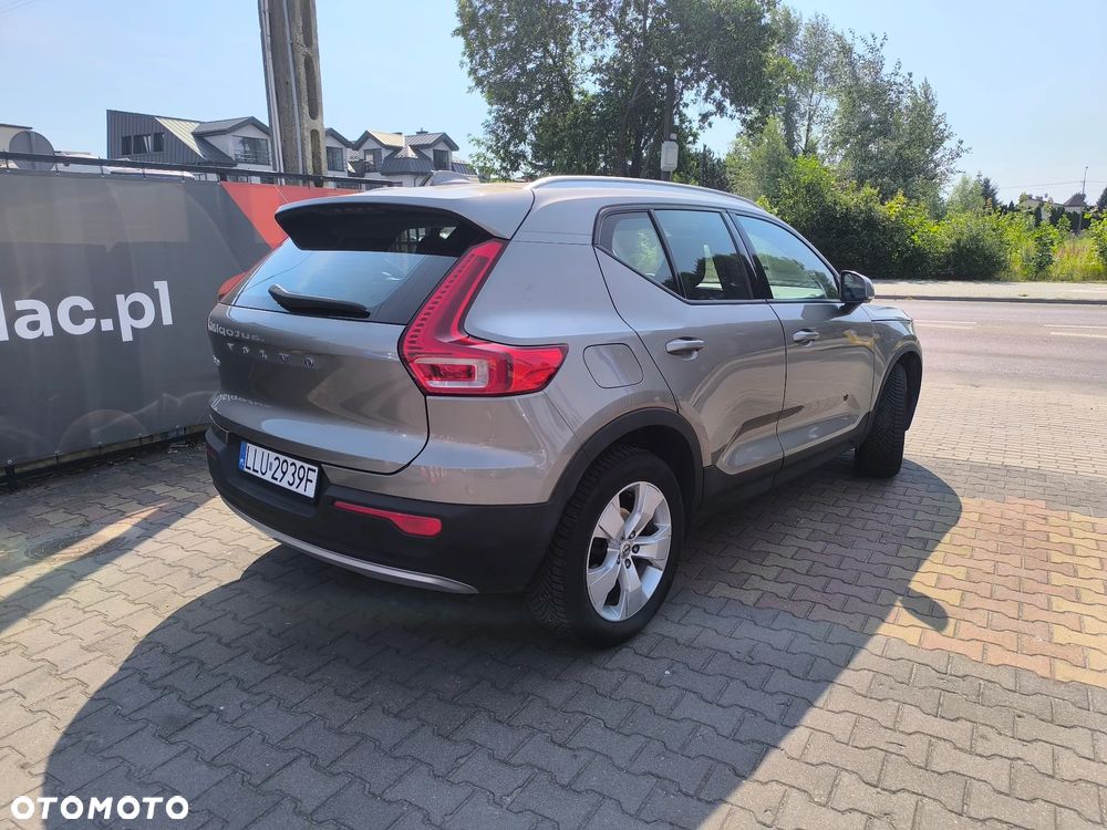 Volvo XC 40 T3 Momentum Pro - 24