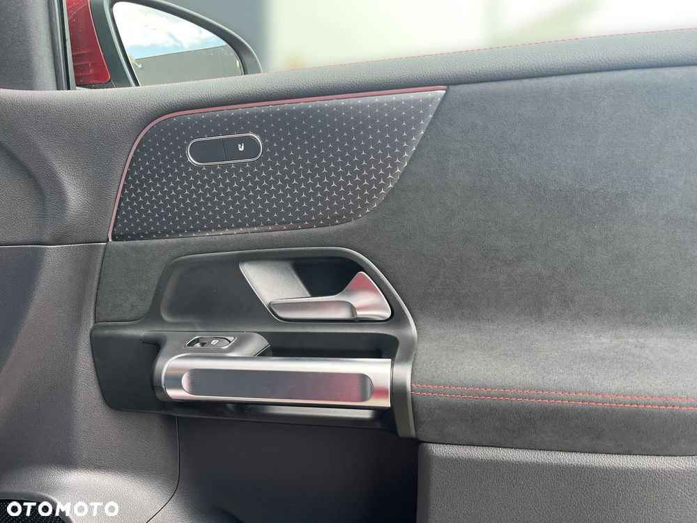 Mercedes-Benz EQB - 19