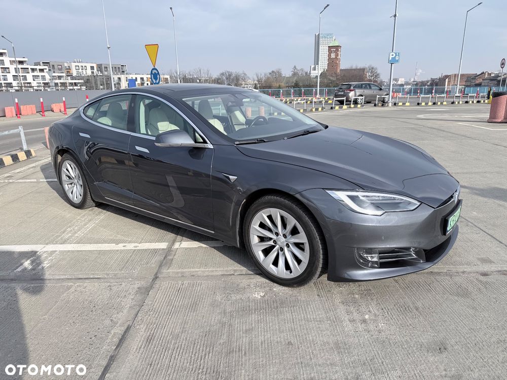Tesla Model S - 5