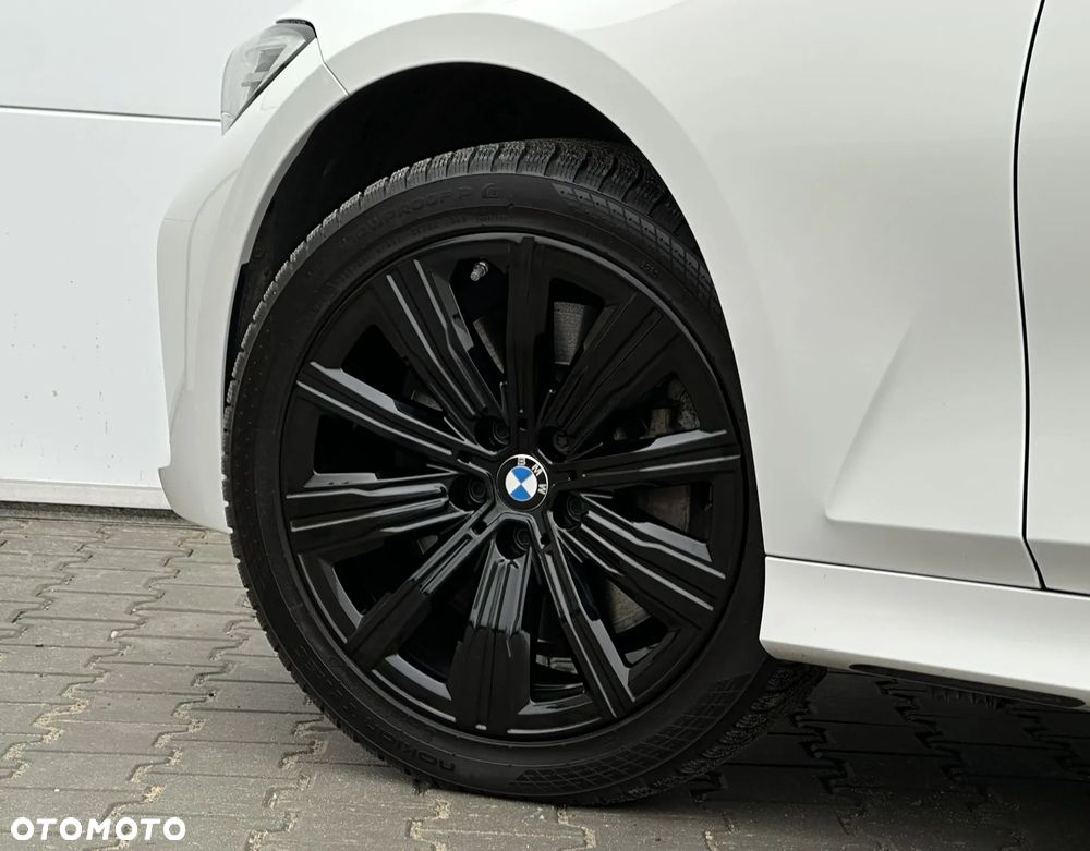 BMW Seria 3 330i Sport - 18