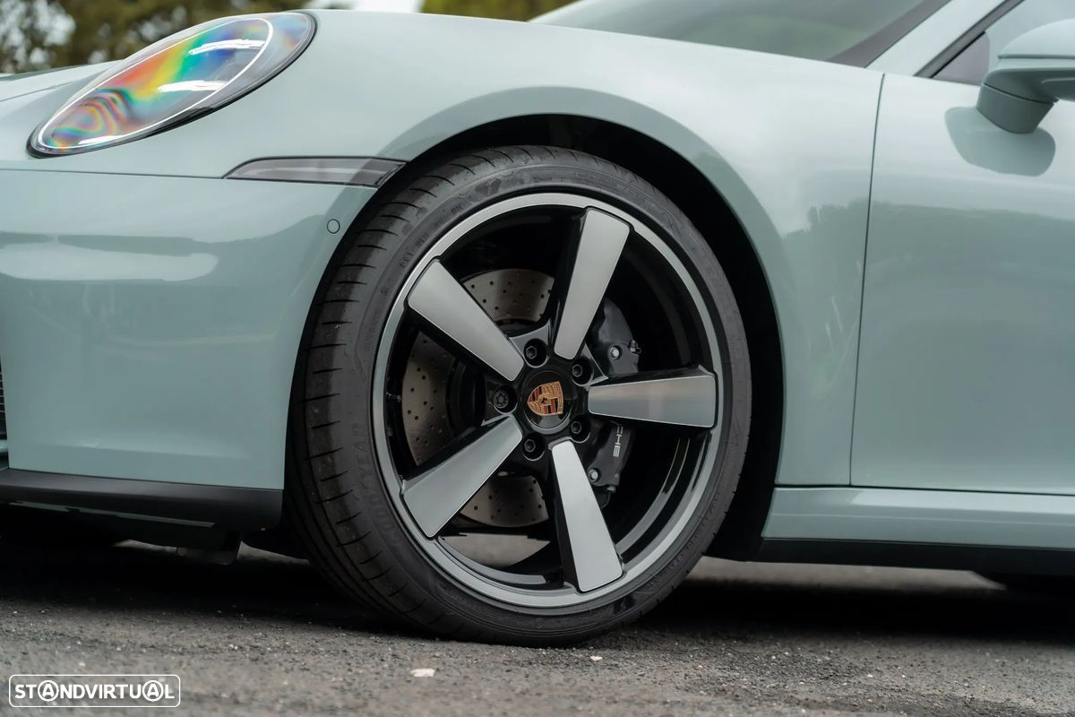 Porsche 911 (992) Carrera - 3
