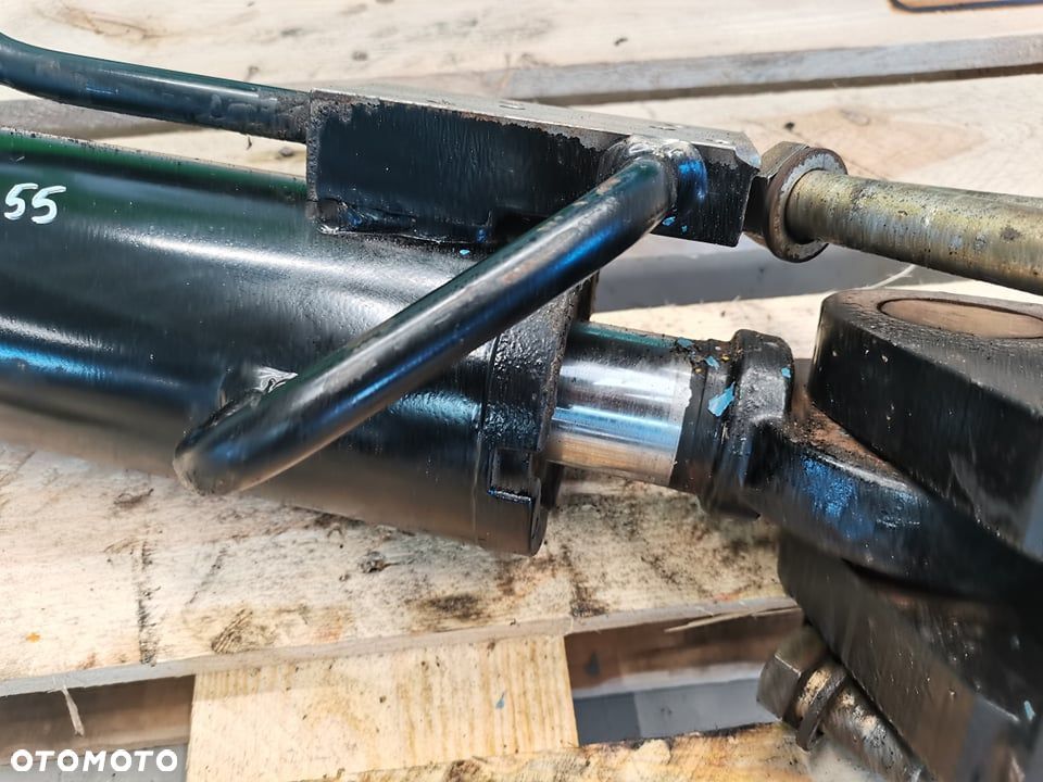 Siłownik stabilizacji osi CAT TH 355 - 7