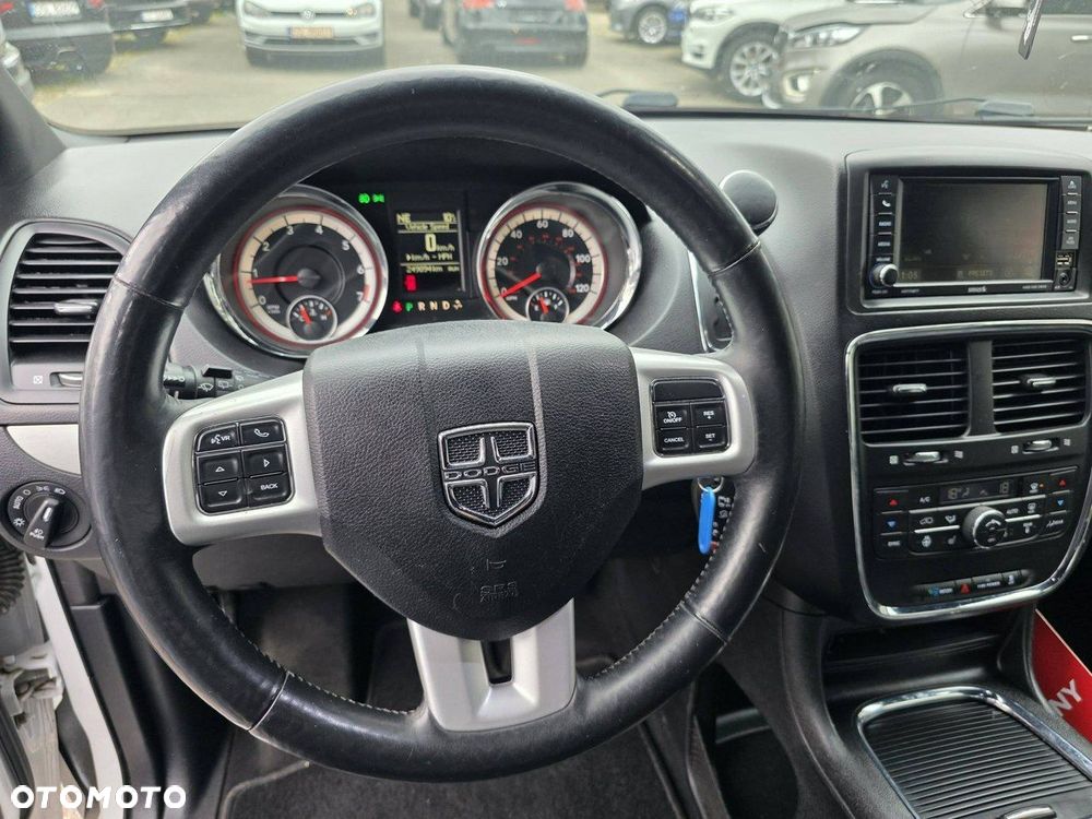 Dodge Grand Caravan - 8