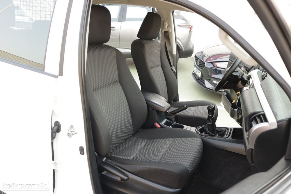 Toyota Hilux 2.4 D-4D 4WD CD CM - 18