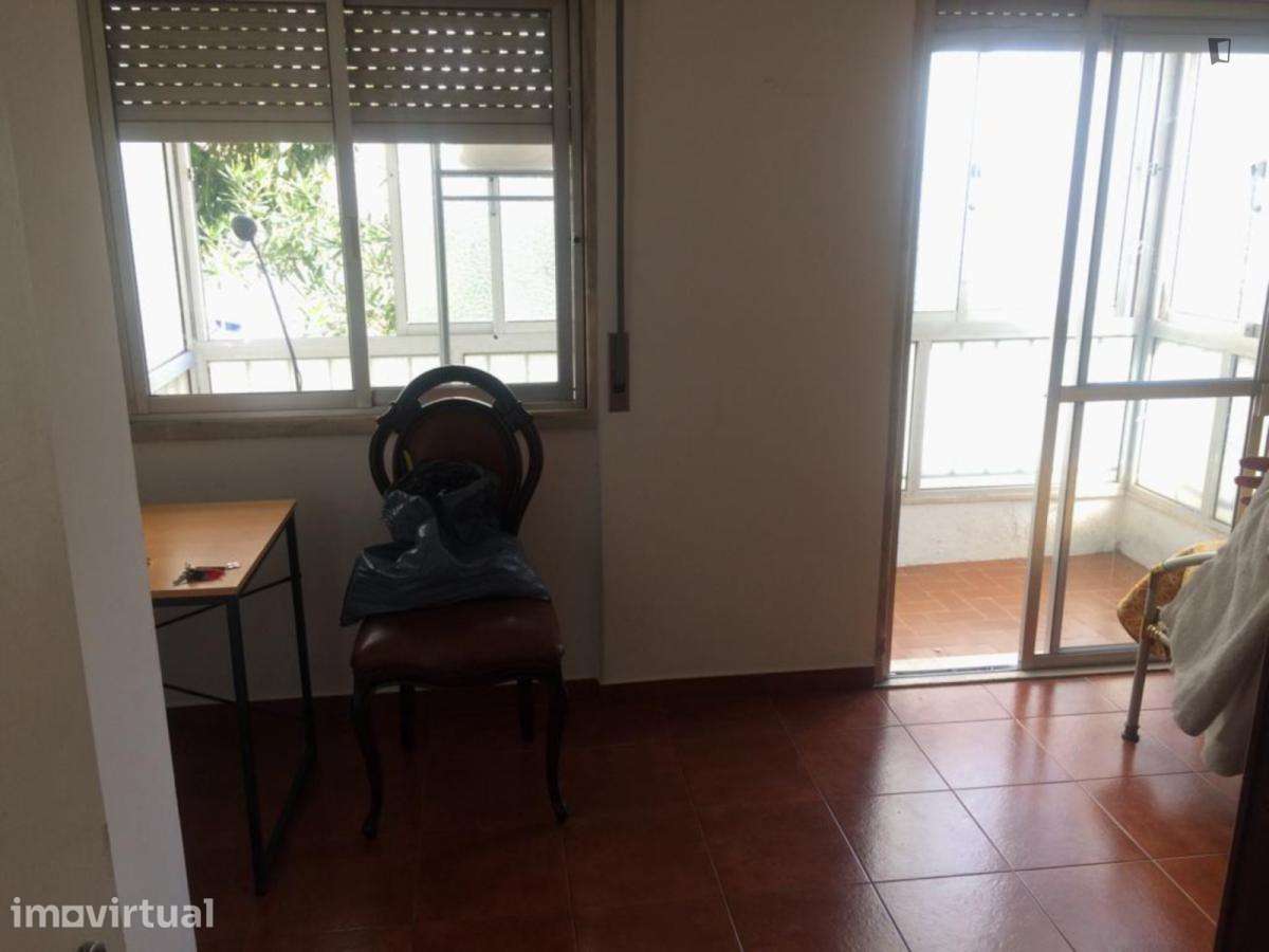 Quarto - localizado em Lisbon - Grande imagem: 4/11