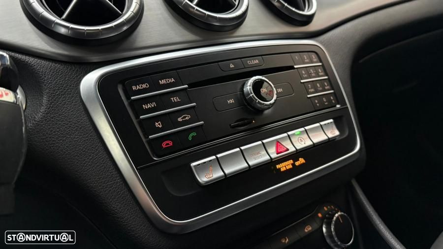 Mercedes-Benz CLA 200 d Shooting Brake AMG Line - 13