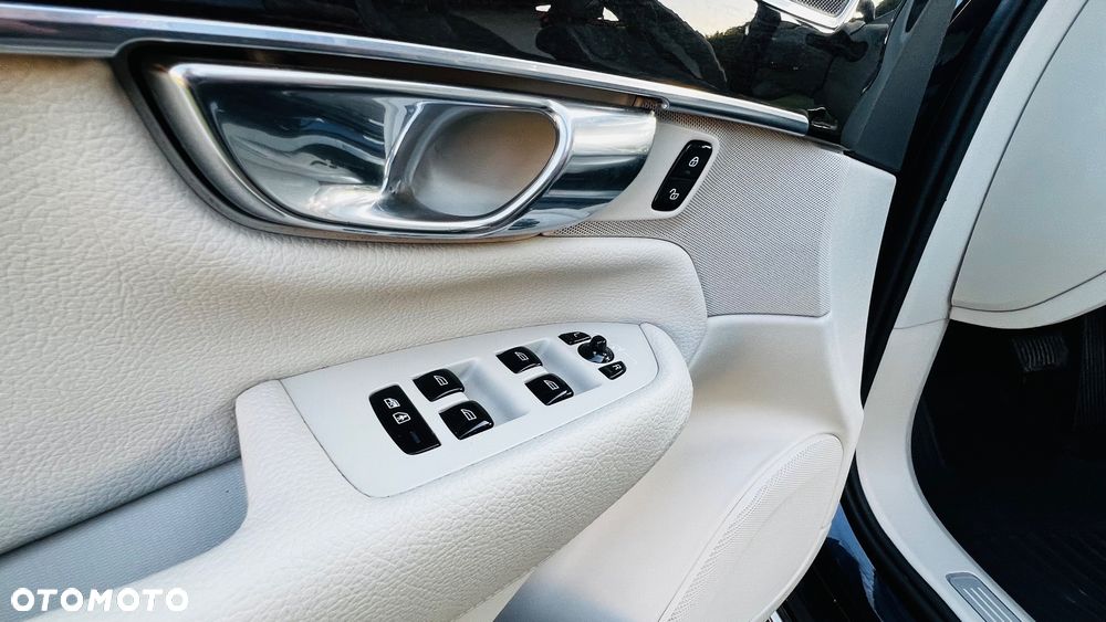Volvo XC 90 - 22