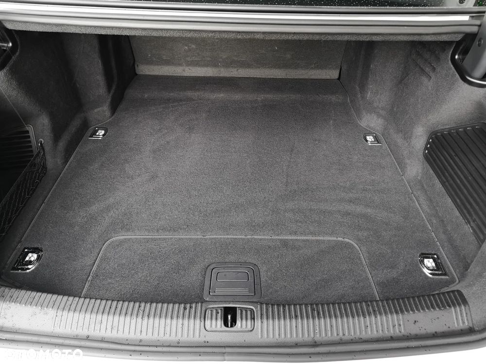 Audi A8 L 55 TFSI quattro tiptronic - 32