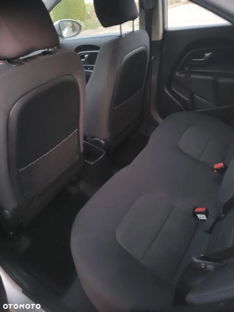 Kia Rio 1.2 Fifa World Cup Edition - 16