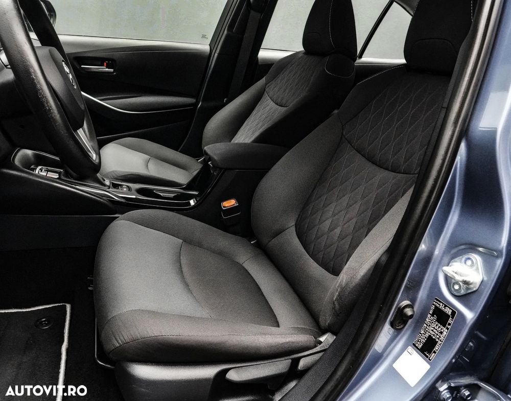 Toyota Corolla Sedan 1.8 HSD Dynamic Plus - 13