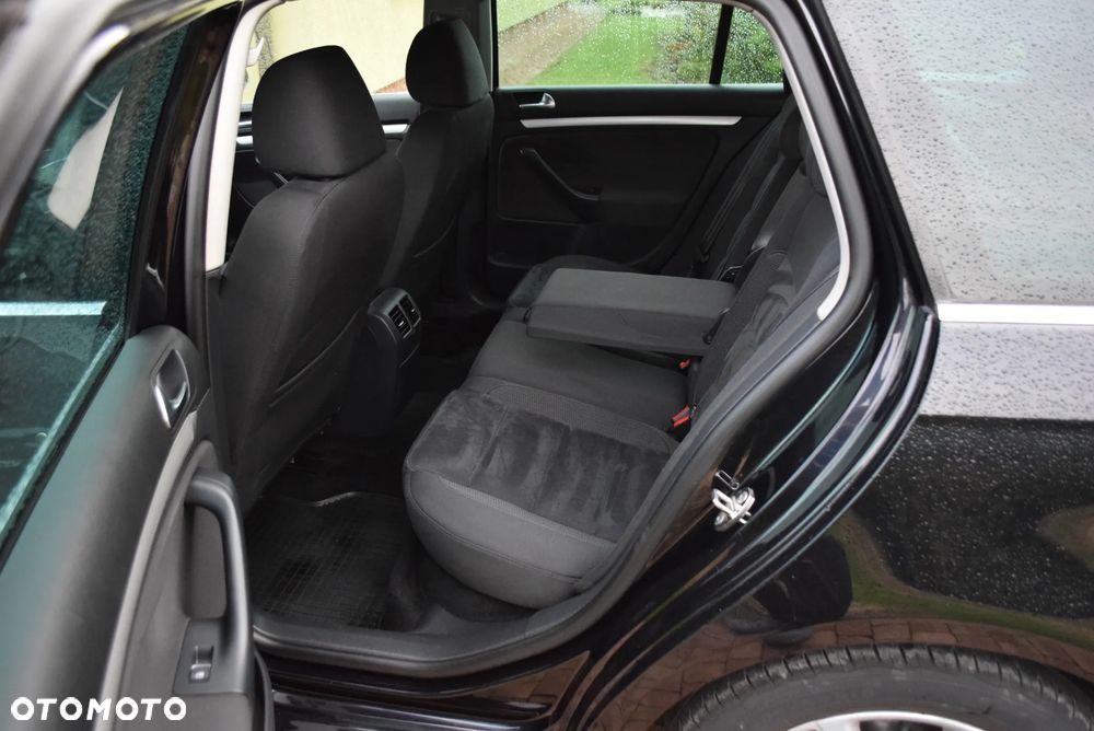 Volkswagen Golf 1.6 TDI Highline - 16