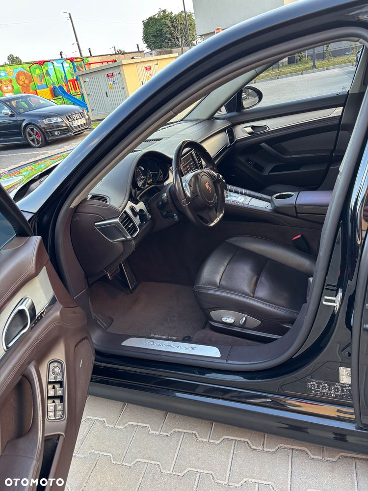 Porsche Panamera 4S - 21