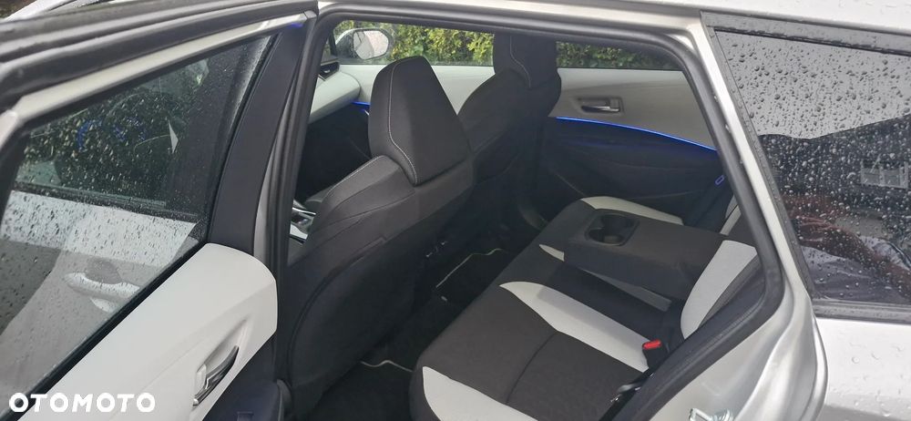 Toyota Corolla 2.0 Hybrid Executive - 28