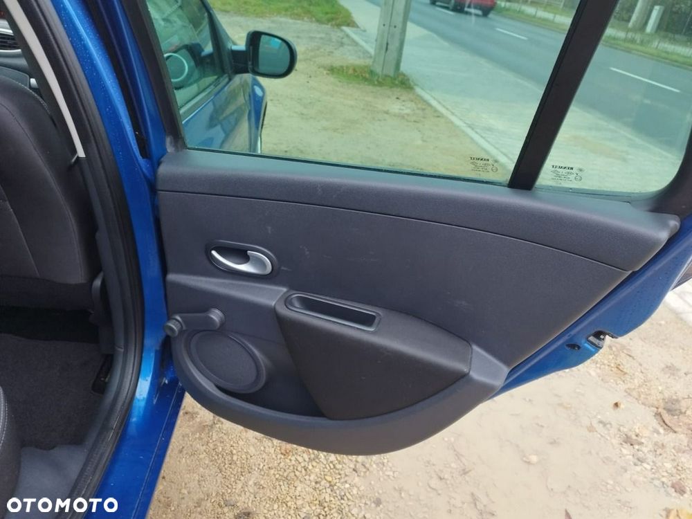 Renault Clio - 10