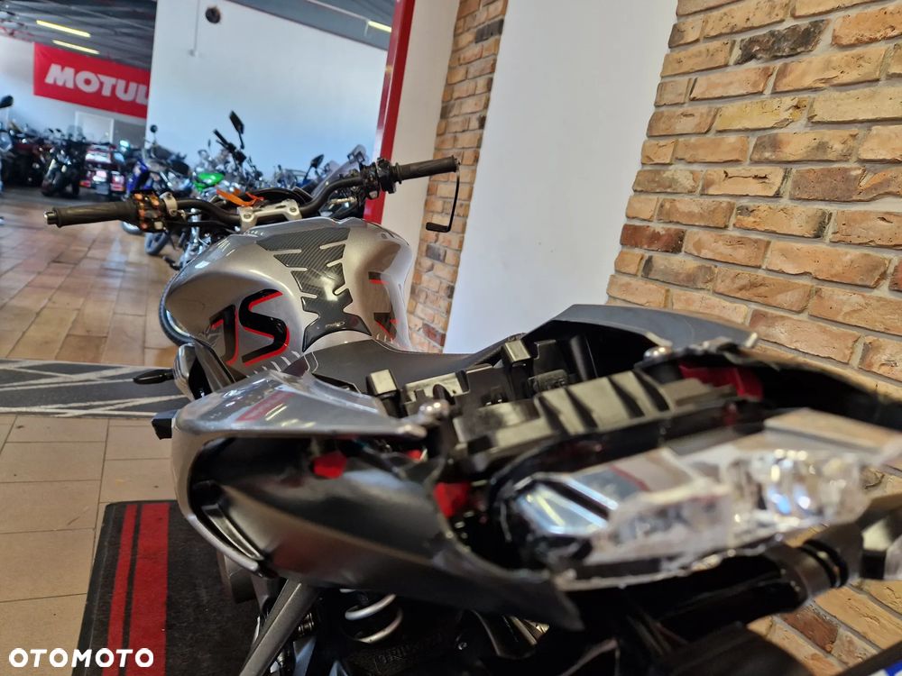 Triumph Street Triple - 13