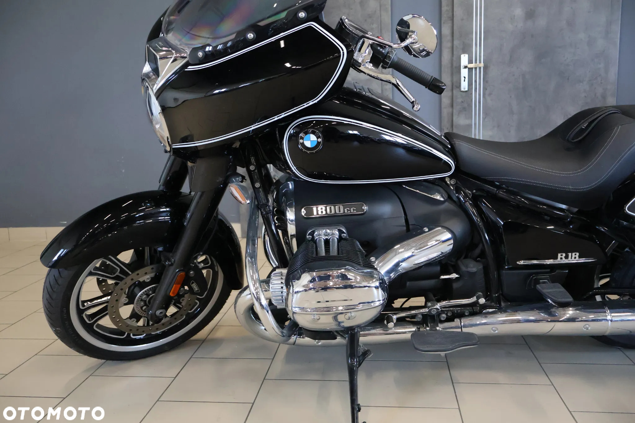 BMW R - 8