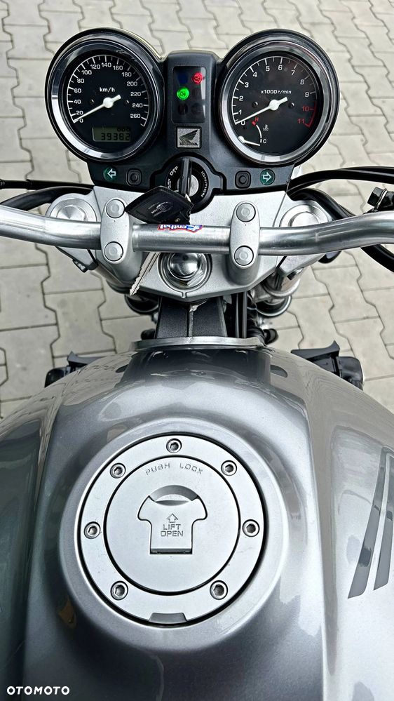 Honda Hornet - 8