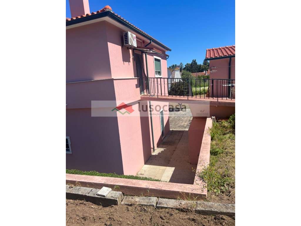 Excelente moradia inserida no terreno de 3500 mt2 em Chão de Lopes ... - Grande imagem: 5/54