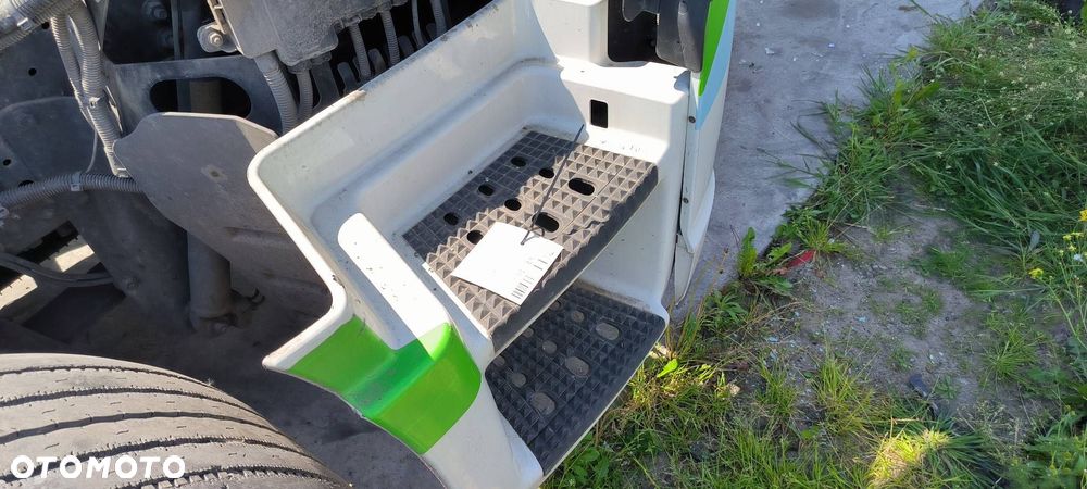 STOPIEŃ PRAWY IVECO STRALIS AS440ST/P LNG 2019 - 2