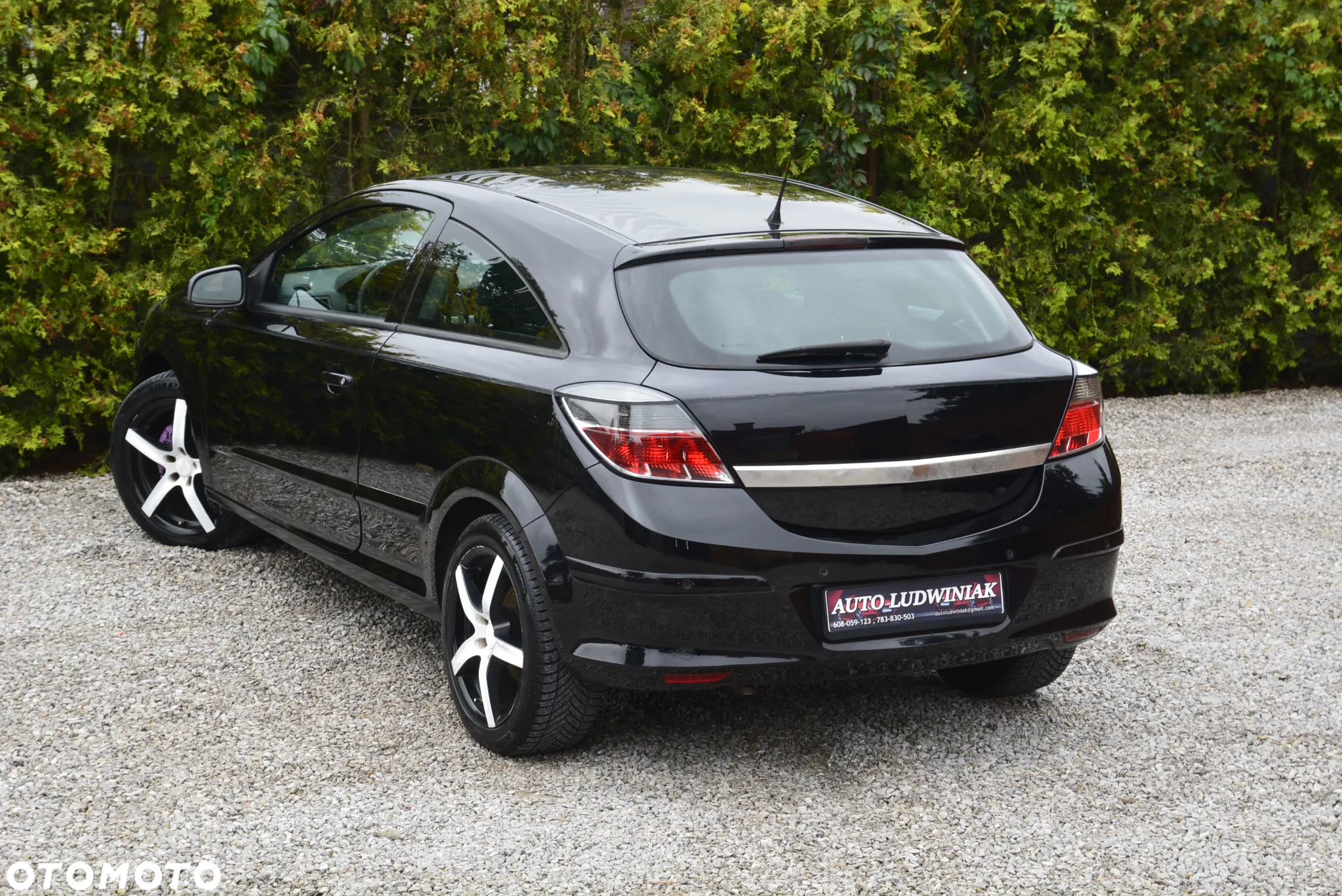 Opel Astra GTC 1.6 NAVI - 13