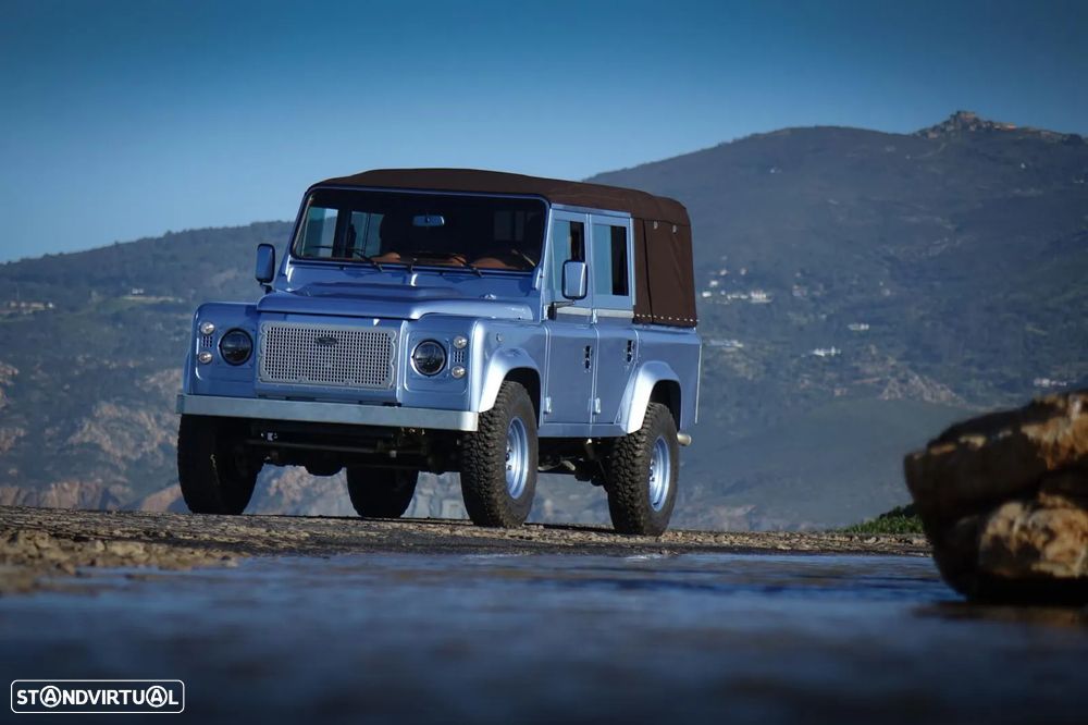 Land Rover Defender - 2