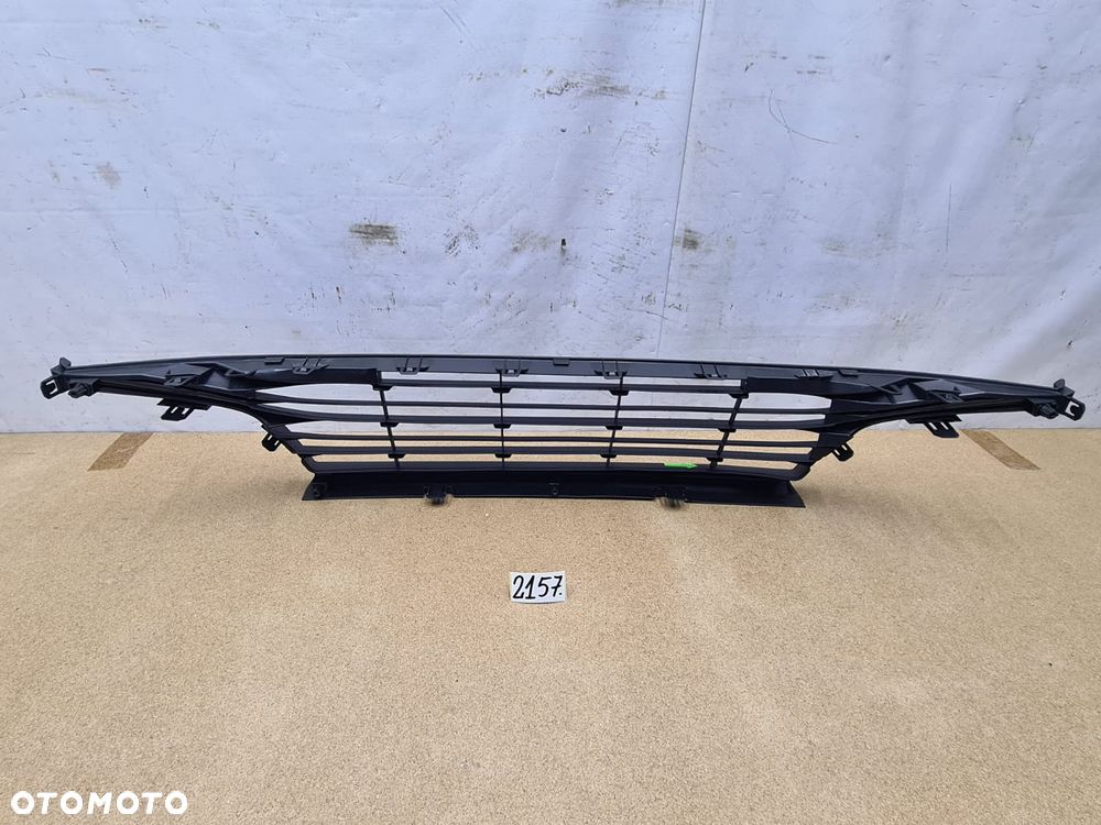 Toyota Yaris 4 IV od 20r 531120D810 atrapa kratka środkowa zderzaka przód - 5