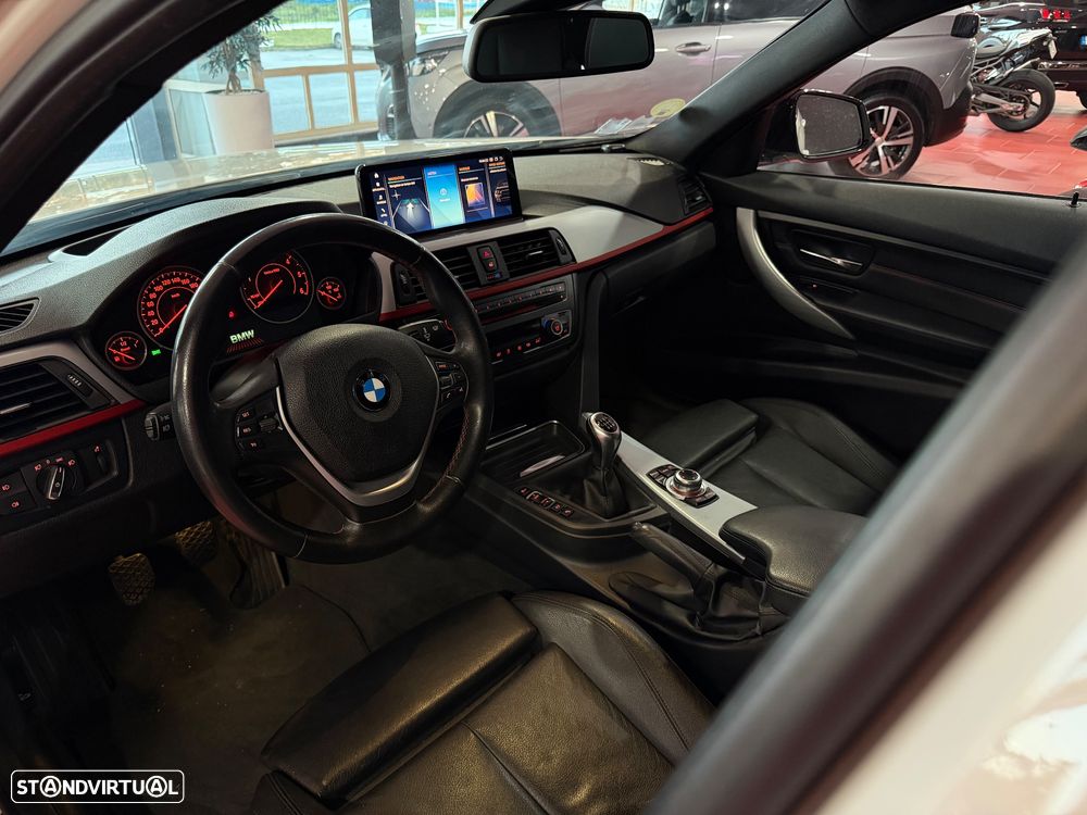 BMW 320 d xDrive Sport Line - 24