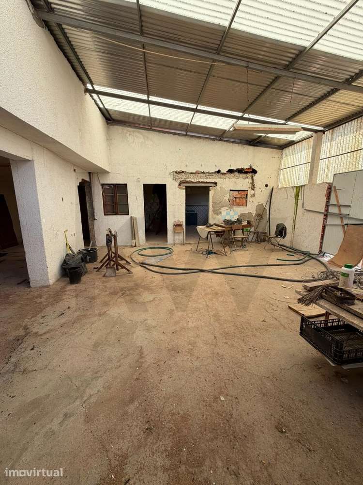 Moradia Térrea com Projeto Aprovado para 2 Moradias — A Poucos Minutos - Grande imagem: 3/12
