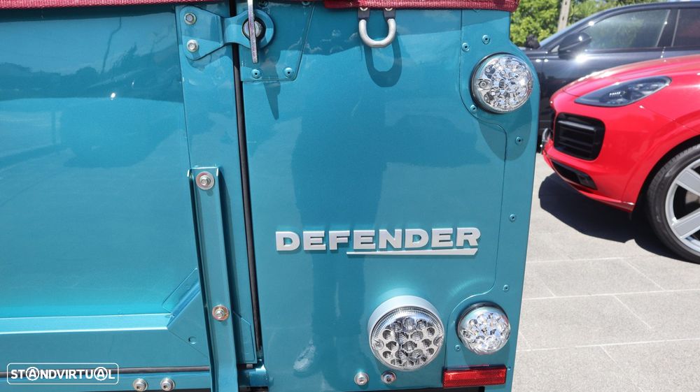 Land Rover Defender - 13