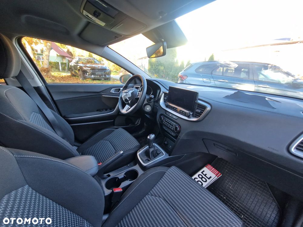 Kia Ceed - 13