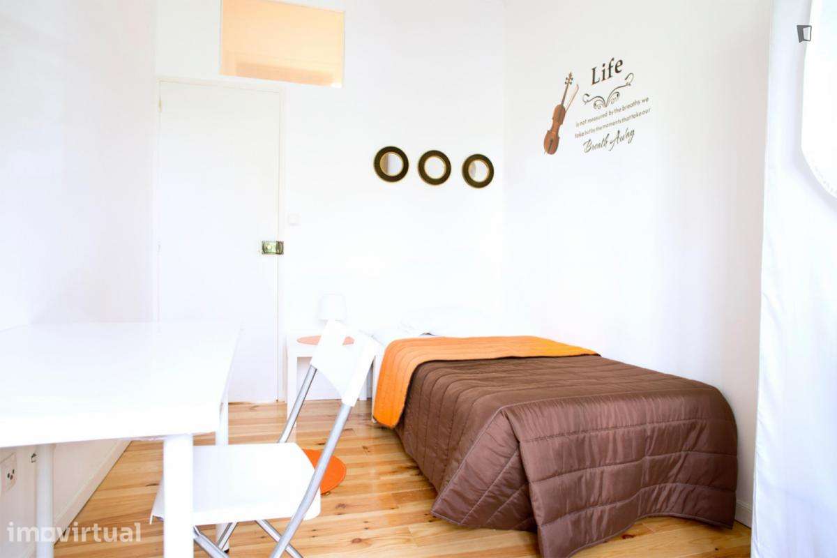 Quarto - localizado em Saldanha Lisbon - Grande imagem: 4/12