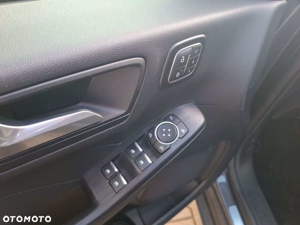 Ford Kuga - 24