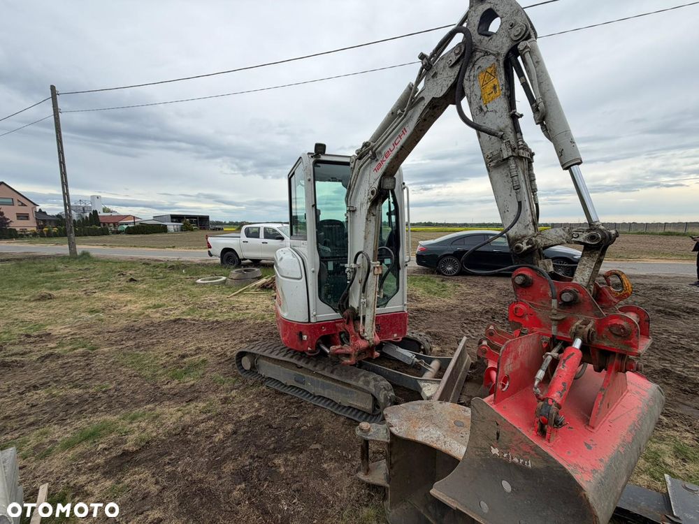 Takeuchi TB325R - 2