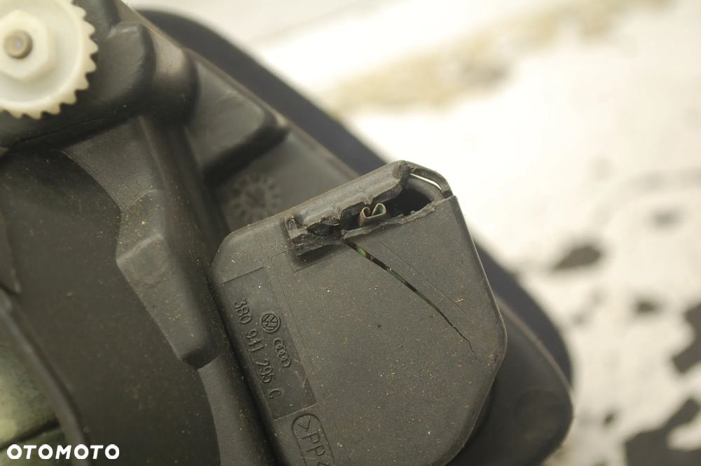 LAMPA LEWY PRZÓD PRZEDNIA LEWA HELLA AUDI A3 8L LIFT - 6