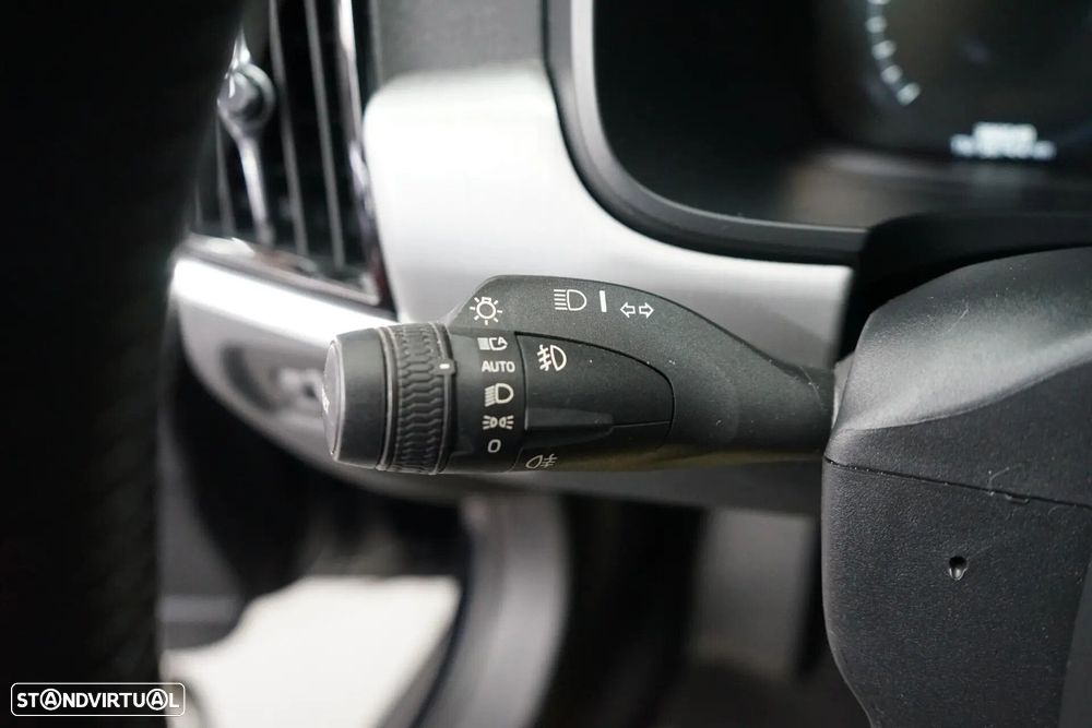 Volvo S90 2.0 D5 Momentum AWD Geartronic - 24