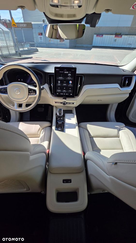 Volvo XC 60 T6 Plug-In Hybrid AWD Plus Black Edition - 19
