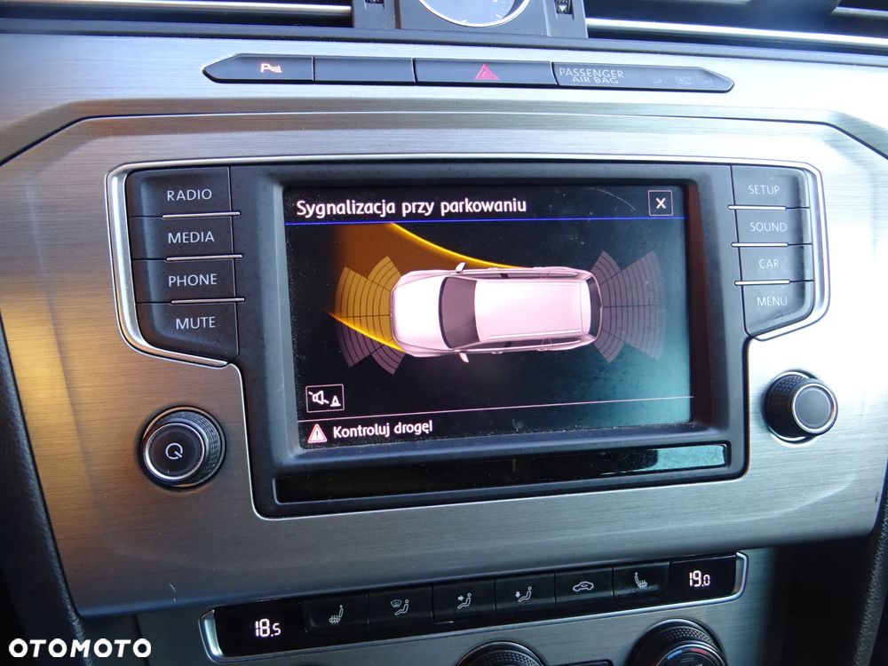 Volkswagen Passat 2.0 TDI BMT Comfortline DSG - 11