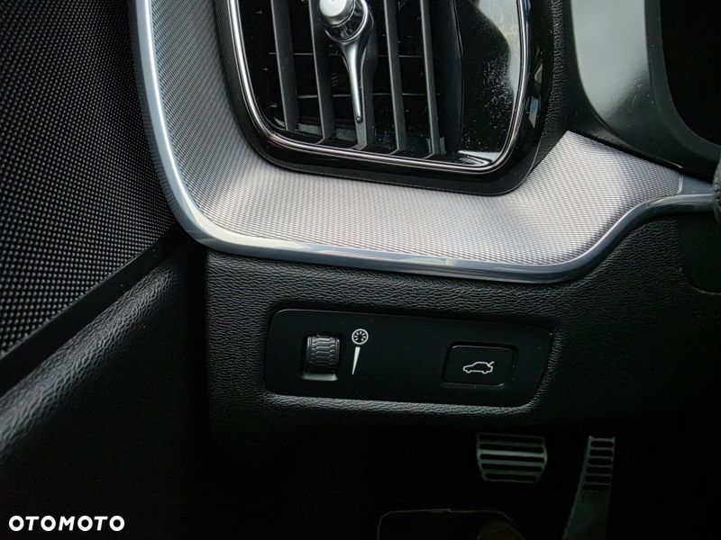 Volvo XC 60 B5 D AWD Geartronic RDesign - 29