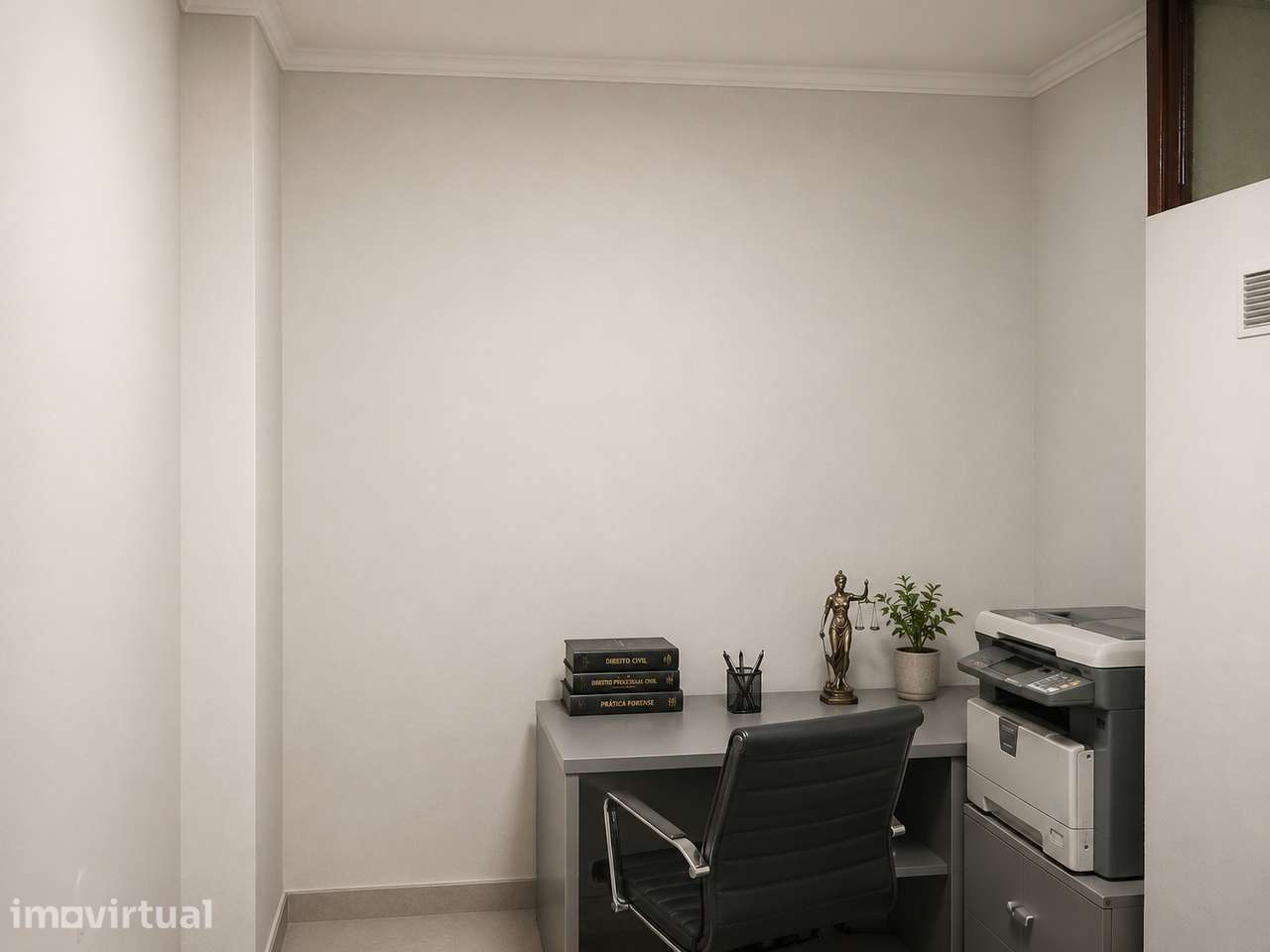 Escritório c/ WC e Garagem junto ao Tribunal e Estação (VFX) - Grande imagem: 2/5
