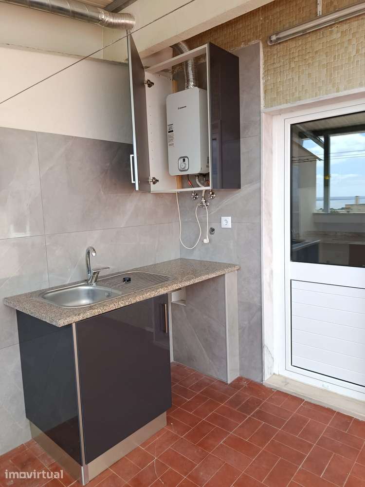 T2 PENTHOUSE ao metro de Alameda e Olaias - Grande imagem: 4/29