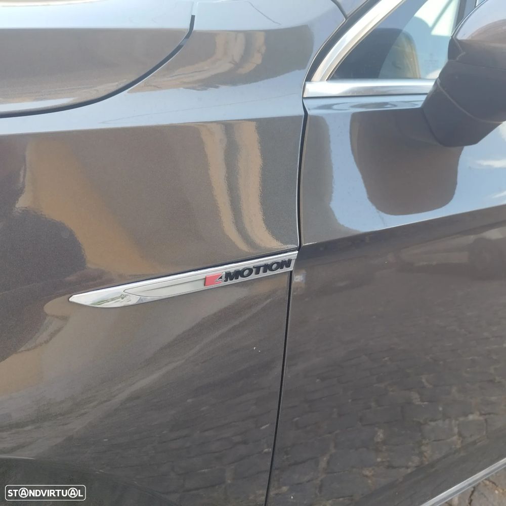 VW Passat 2.0 TDI R-Line DSG 4Motion - 11