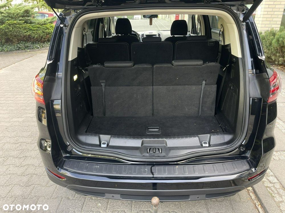 Ford S-Max - 11