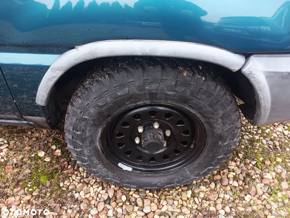 Nissan Terrano 2.4 SR - 27