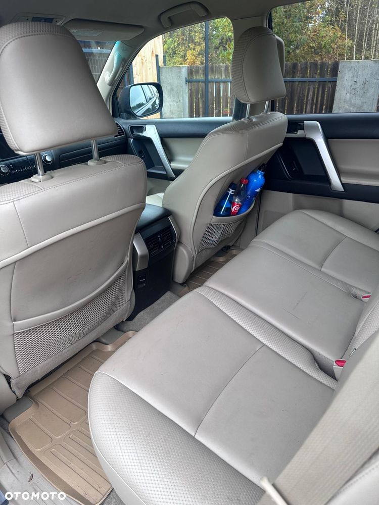 Toyota Land Cruiser 2010 photo 4