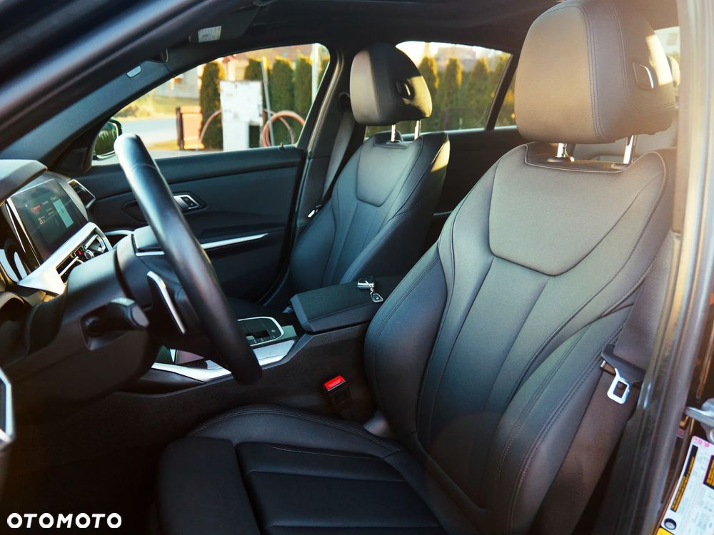 BMW Seria 3 330i xDrive M Sport - 20